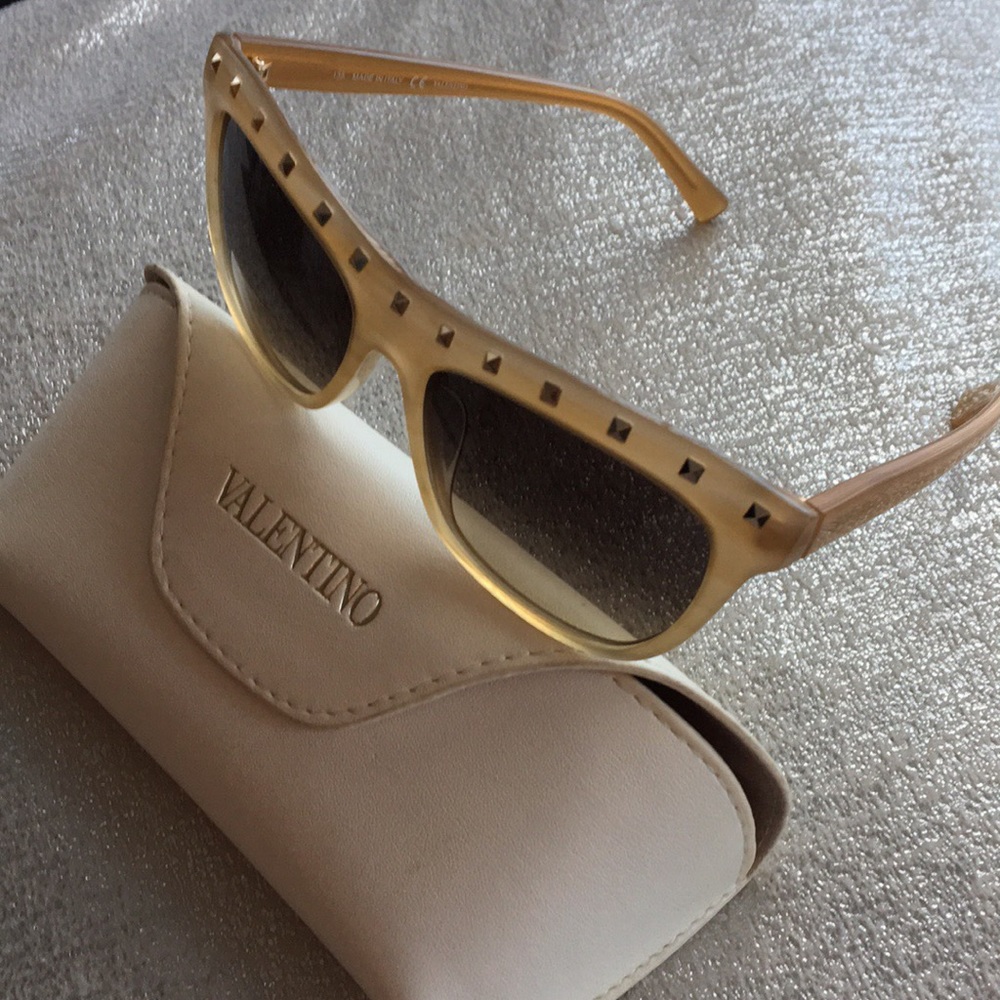 🦋Valentino sunglasses